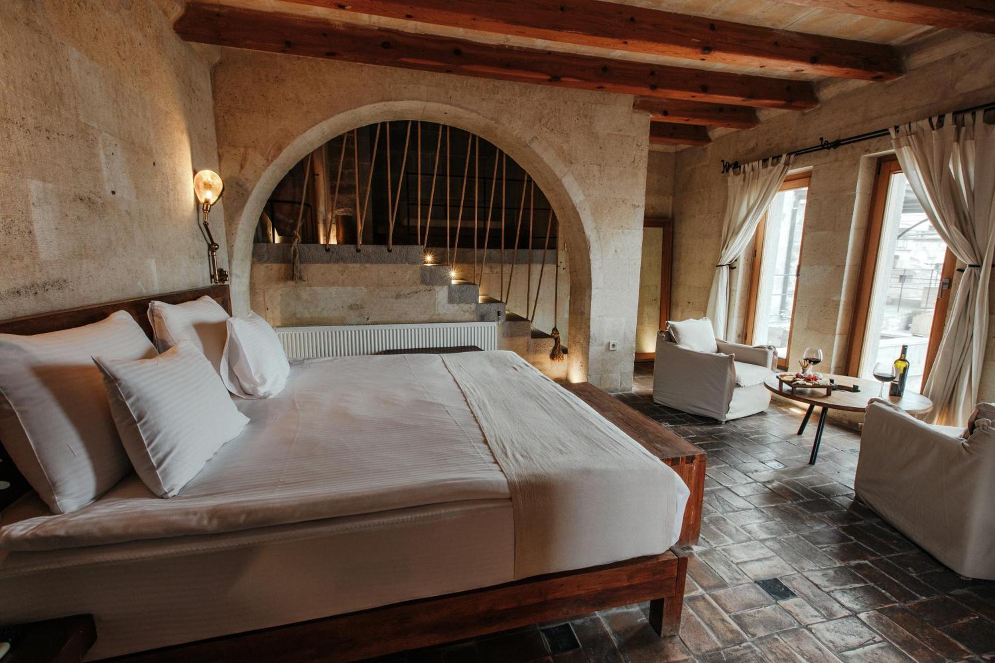 Millstone Cave Suites Hotel Учисар Экстерьер фото