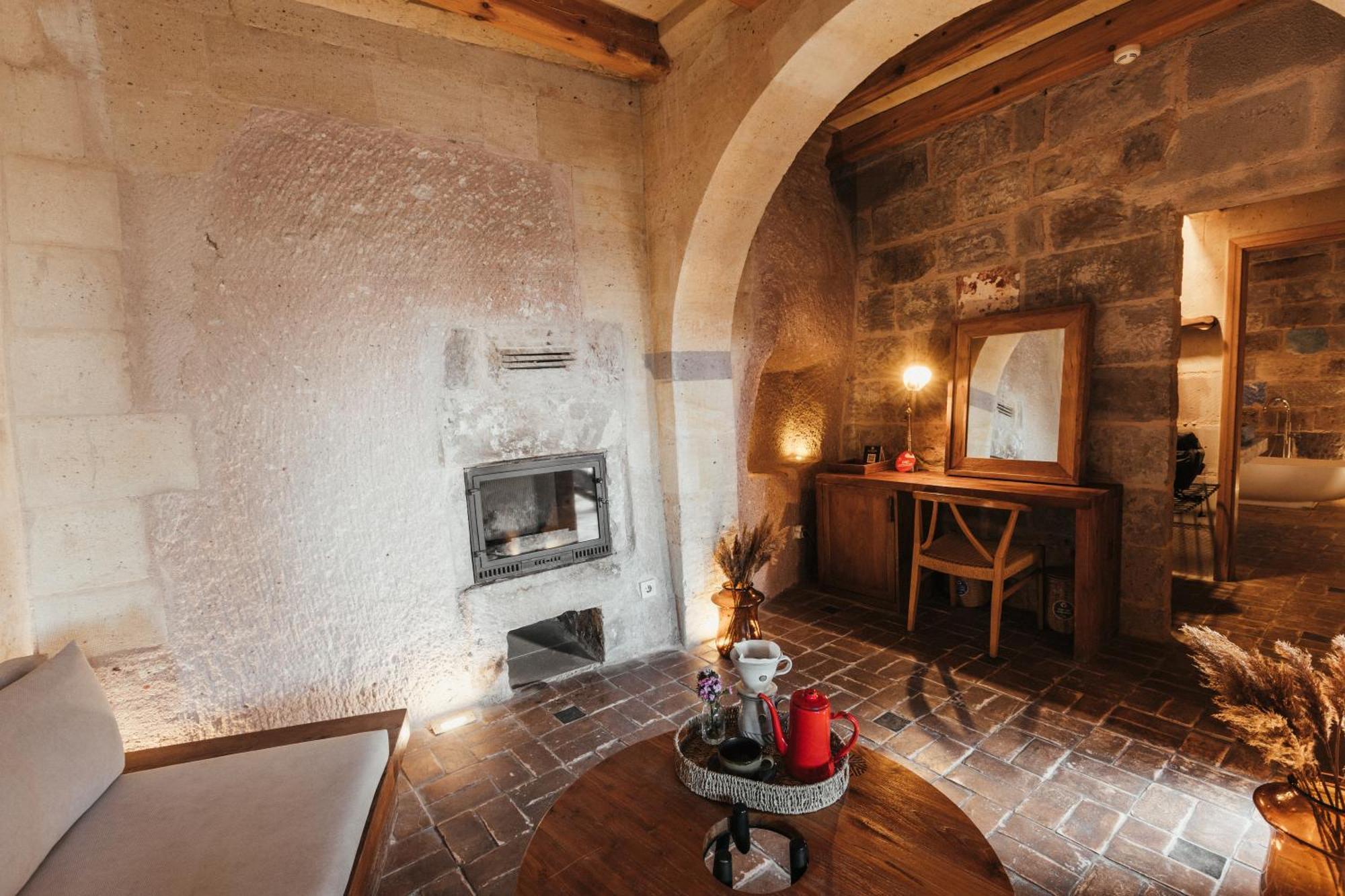 Millstone Cave Suites Hotel Учисар Экстерьер фото