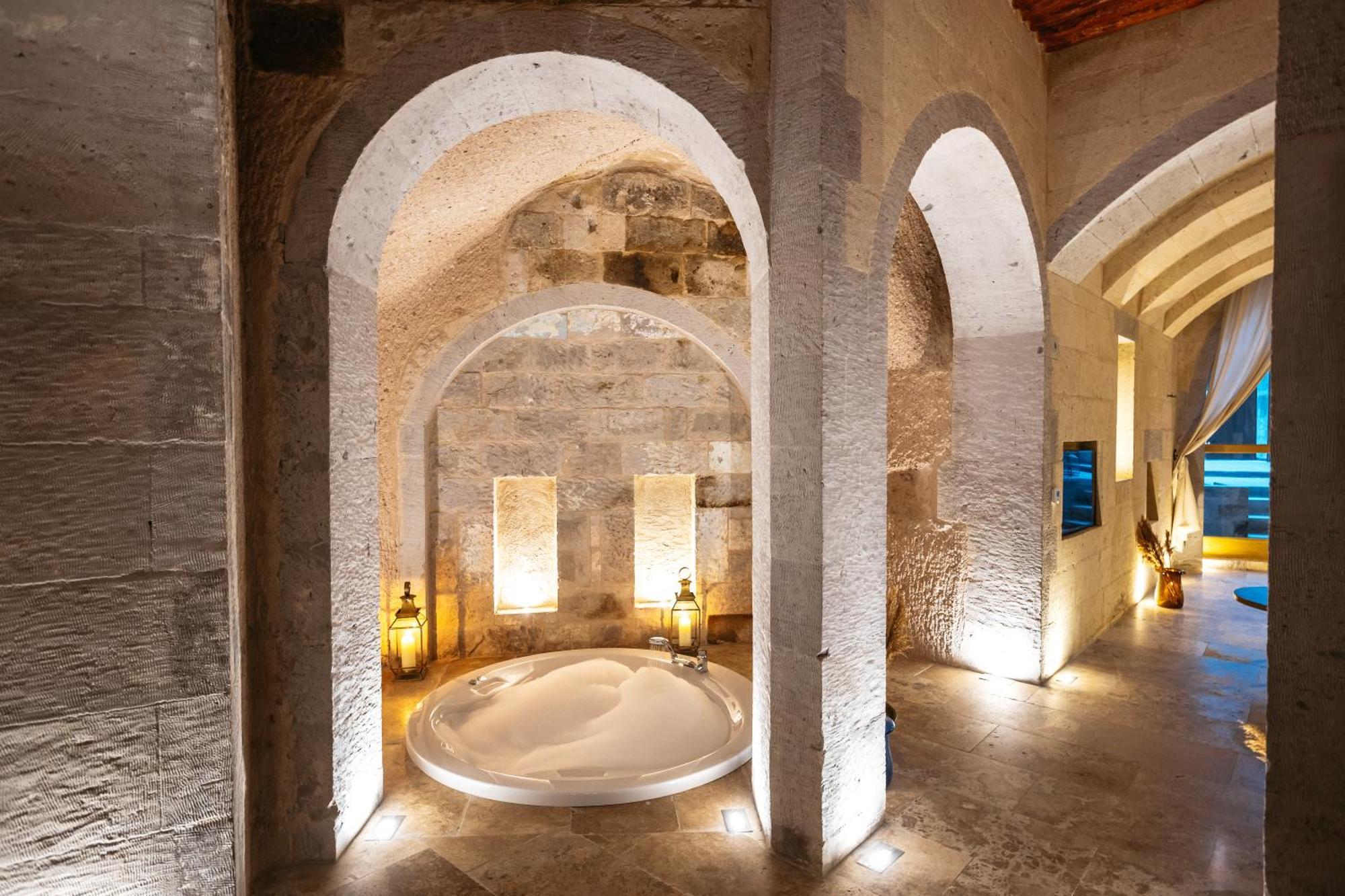 Millstone Cave Suites Hotel Учисар Экстерьер фото
