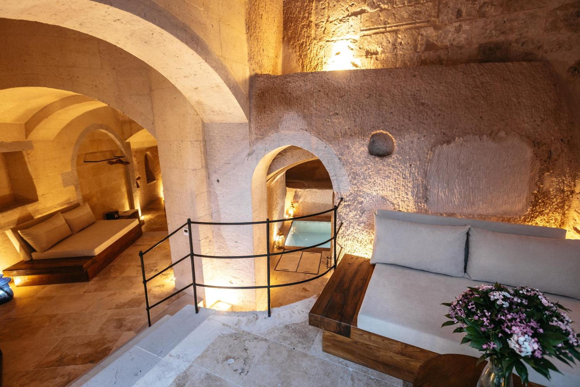 Millstone Cave Suites Hotel Учисар Экстерьер фото