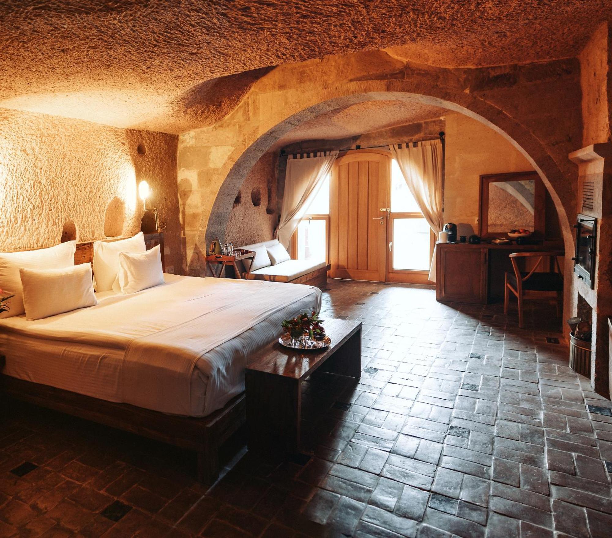 Millstone Cave Suites Hotel Учисар Экстерьер фото