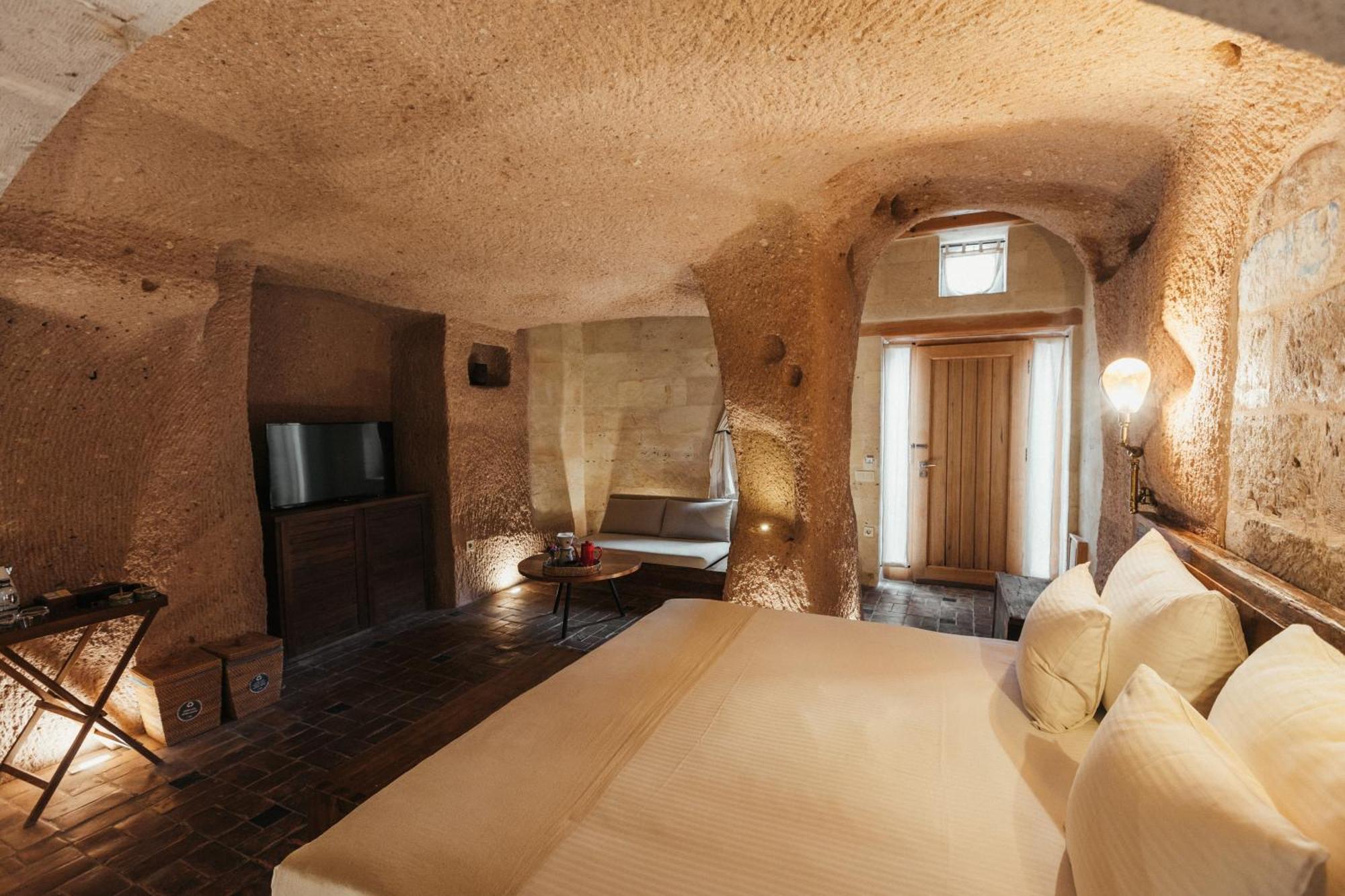 Millstone Cave Suites Hotel Учисар Экстерьер фото