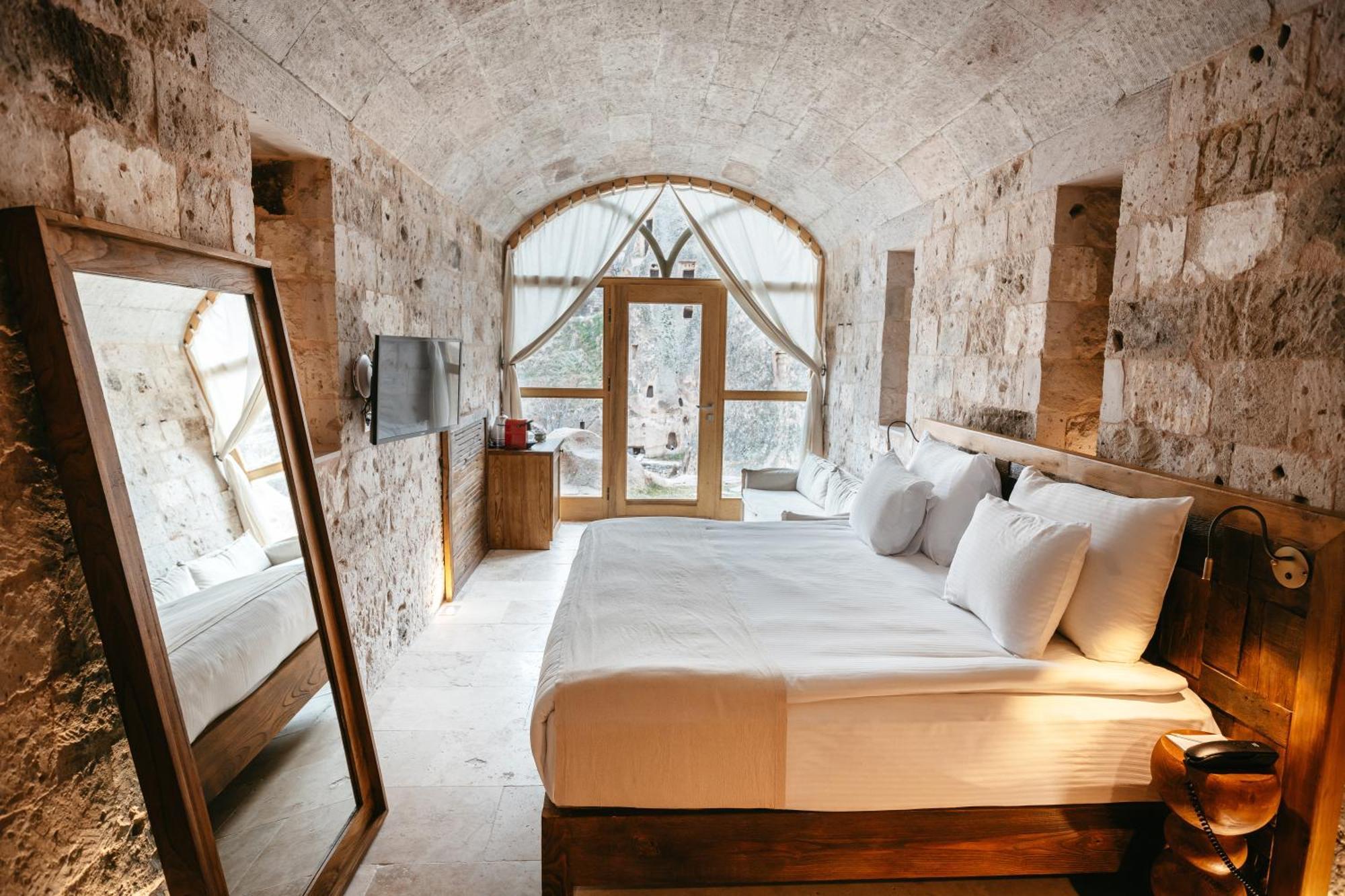 Millstone Cave Suites Hotel Учисар Экстерьер фото