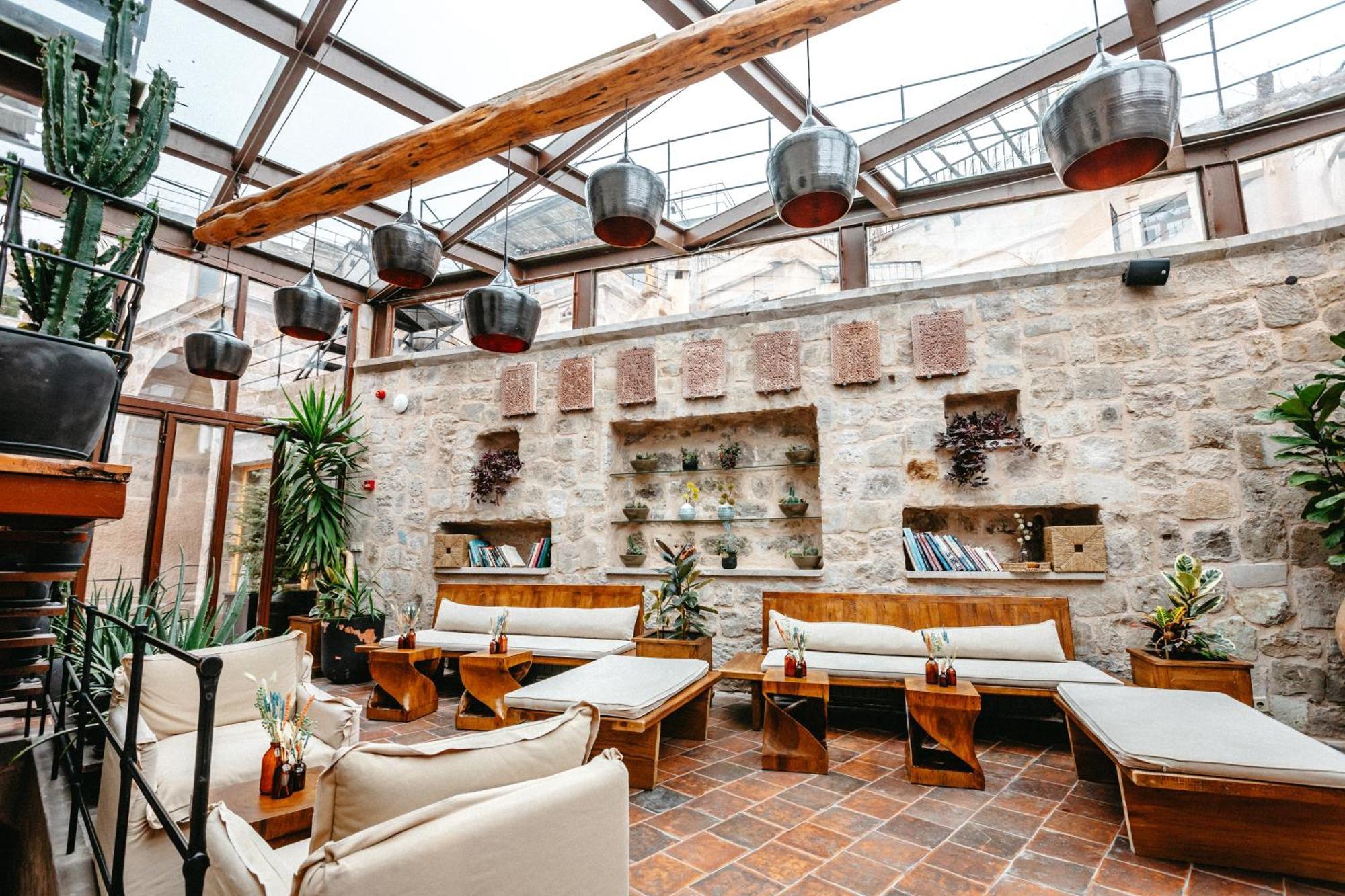 Millstone Cave Suites Hotel Учисар Экстерьер фото