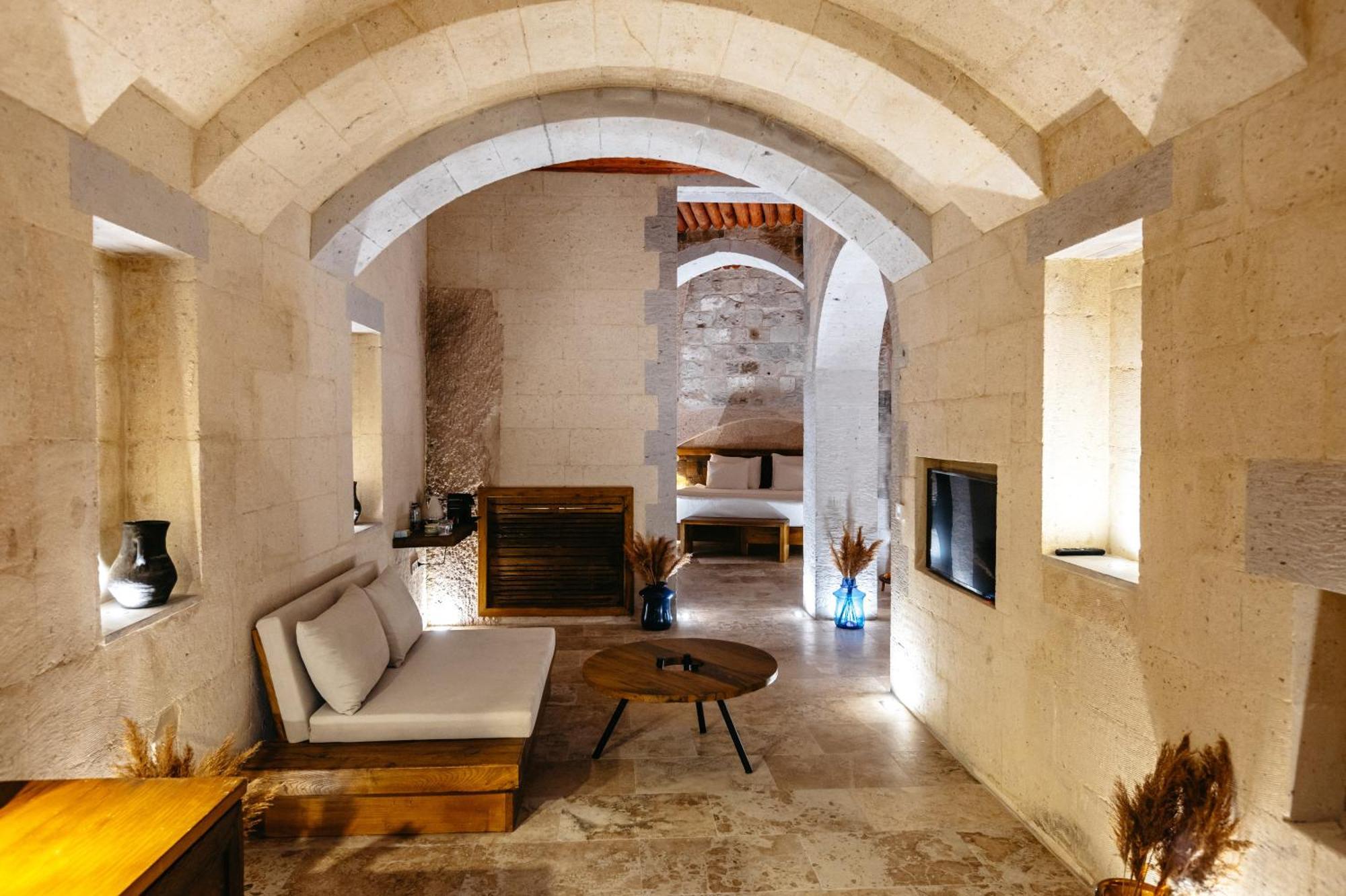 Millstone Cave Suites Hotel Учисар Экстерьер фото