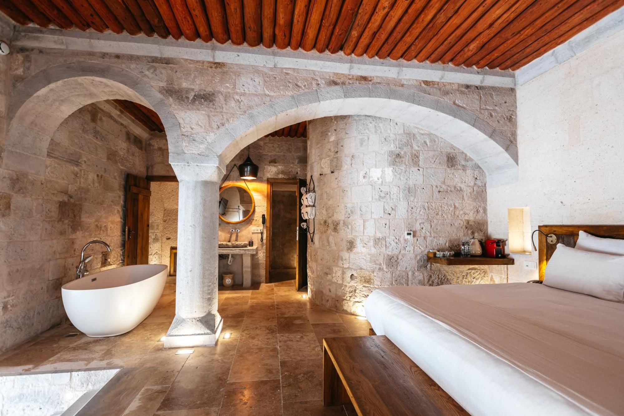 Millstone Cave Suites Hotel Учисар Экстерьер фото