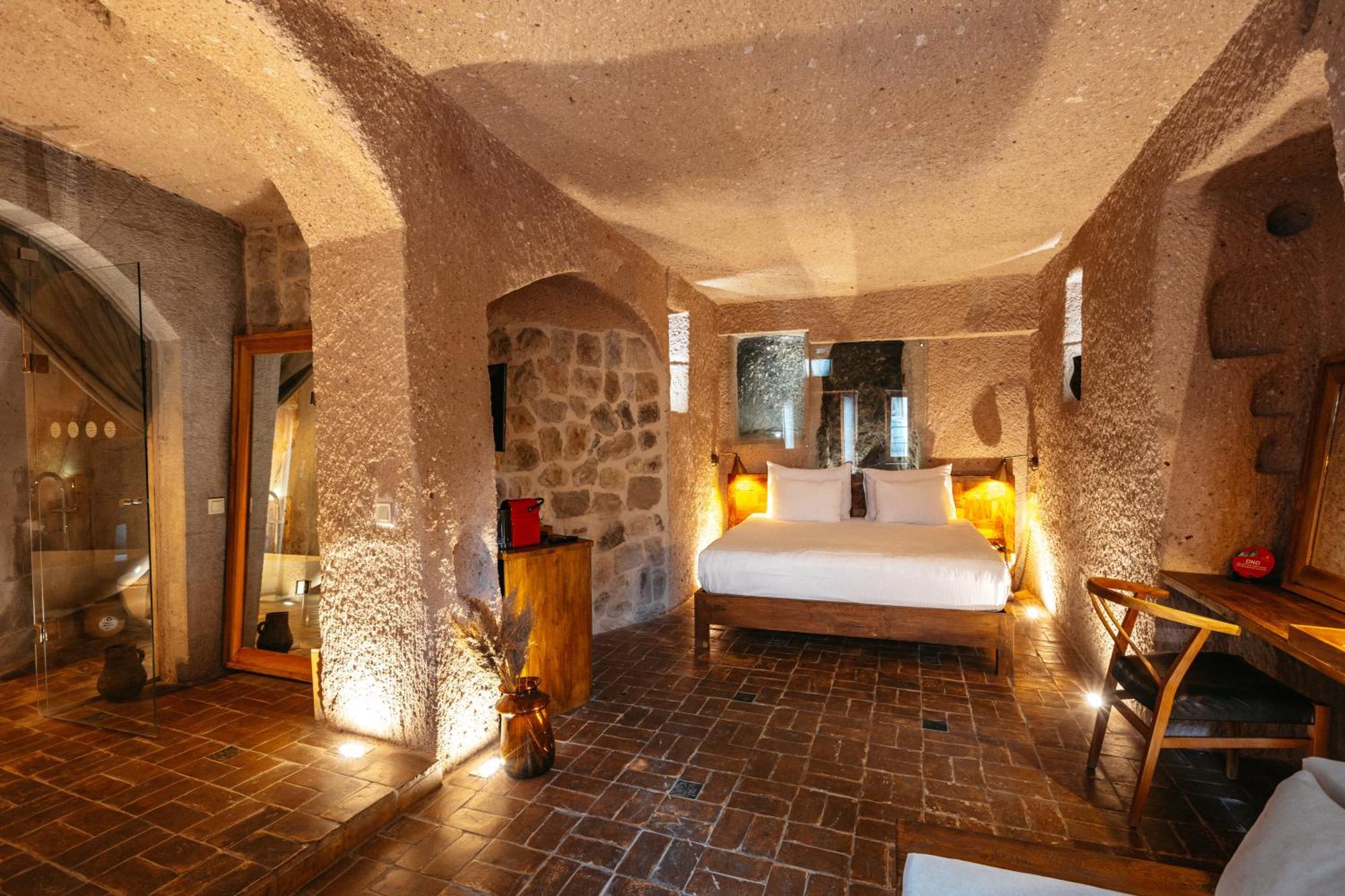Millstone Cave Suites Hotel Учисар Экстерьер фото
