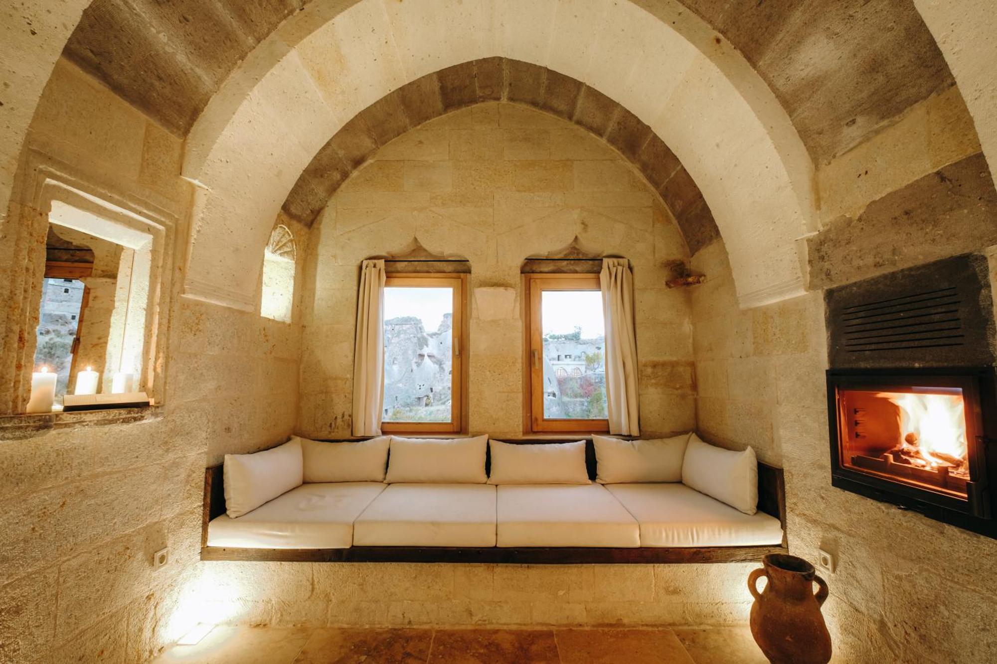 Millstone Cave Suites Hotel Учисар Экстерьер фото