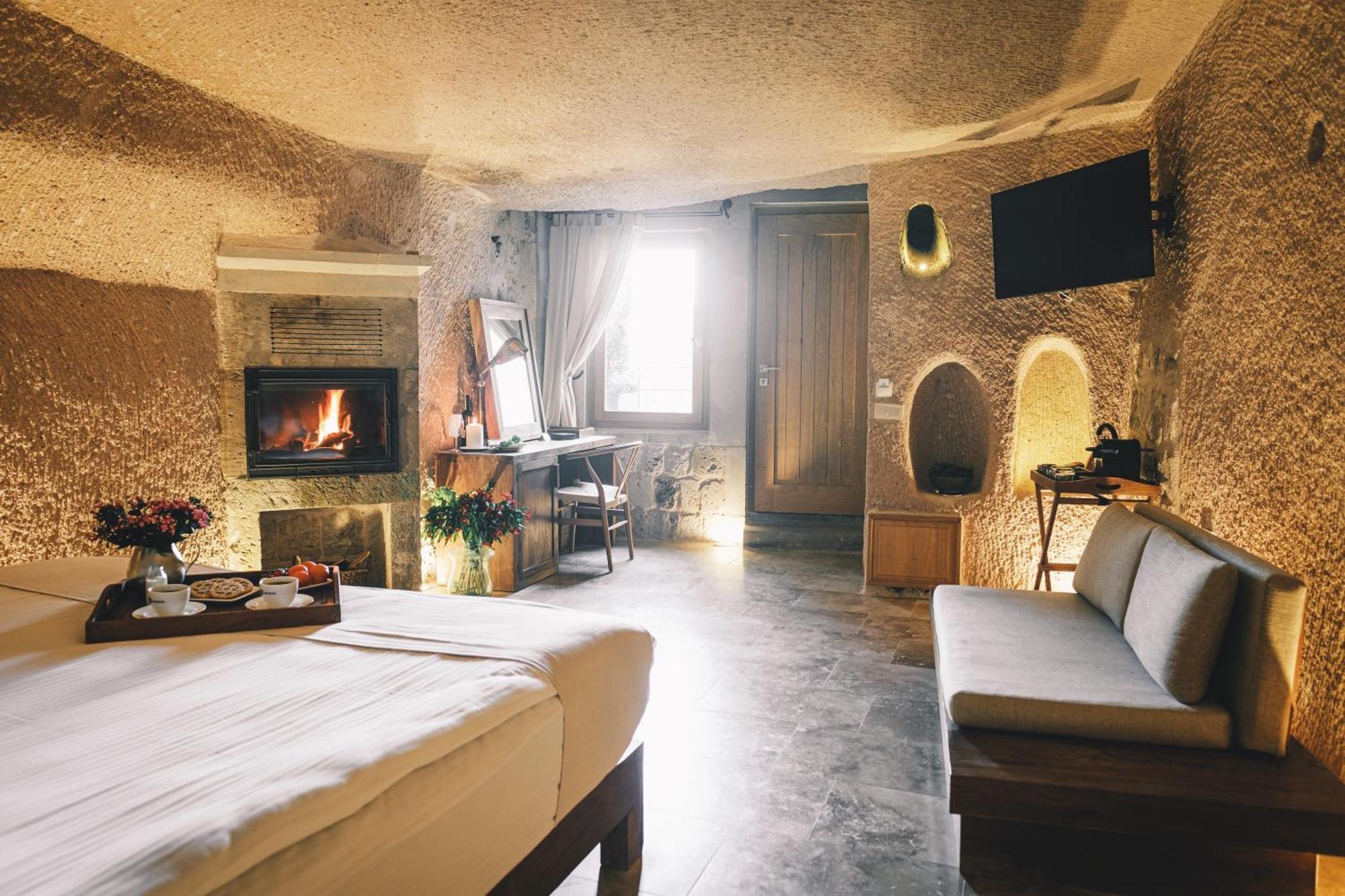 Millstone Cave Suites Hotel Учисар Экстерьер фото