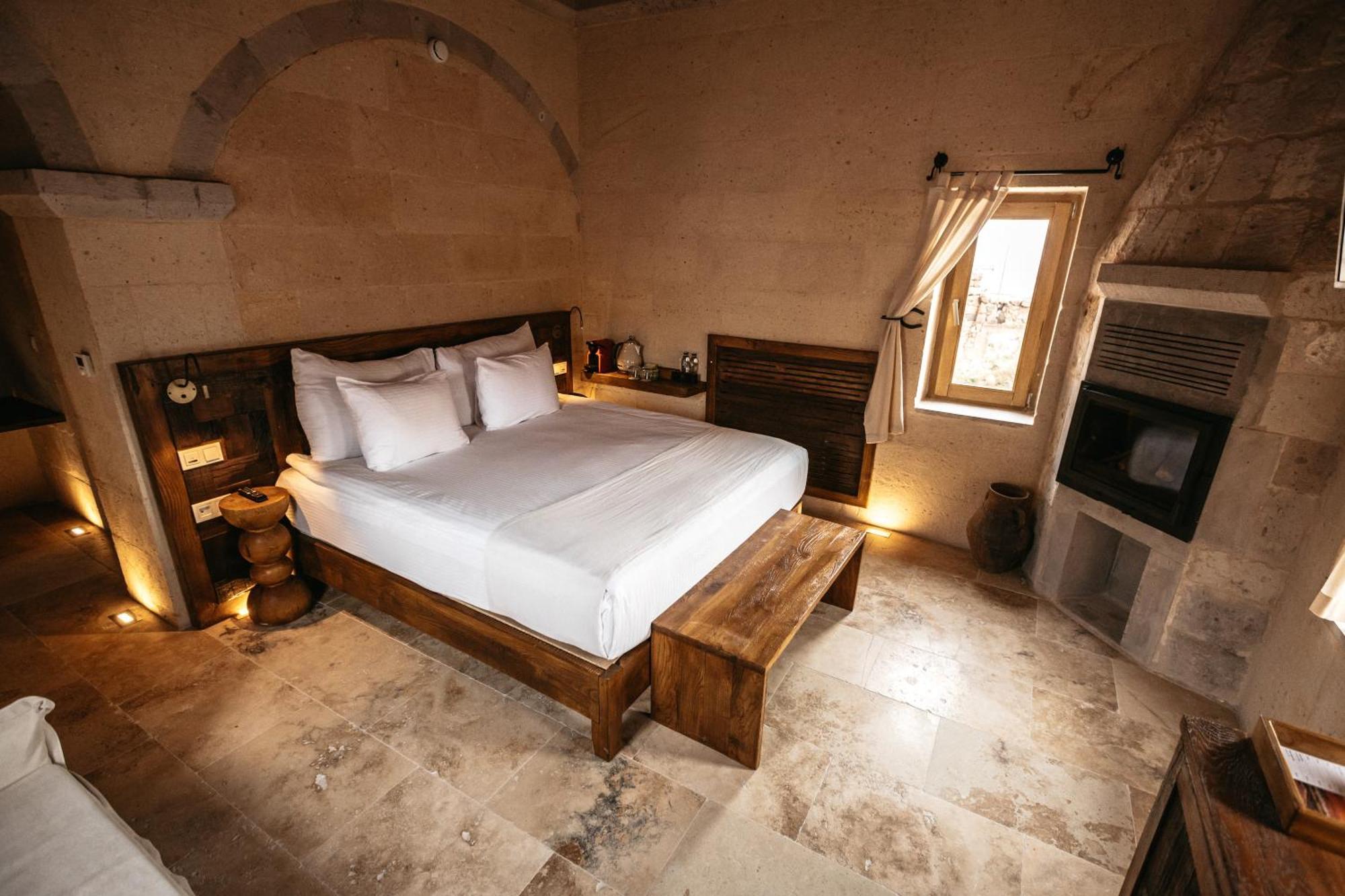 Millstone Cave Suites Hotel Учисар Экстерьер фото