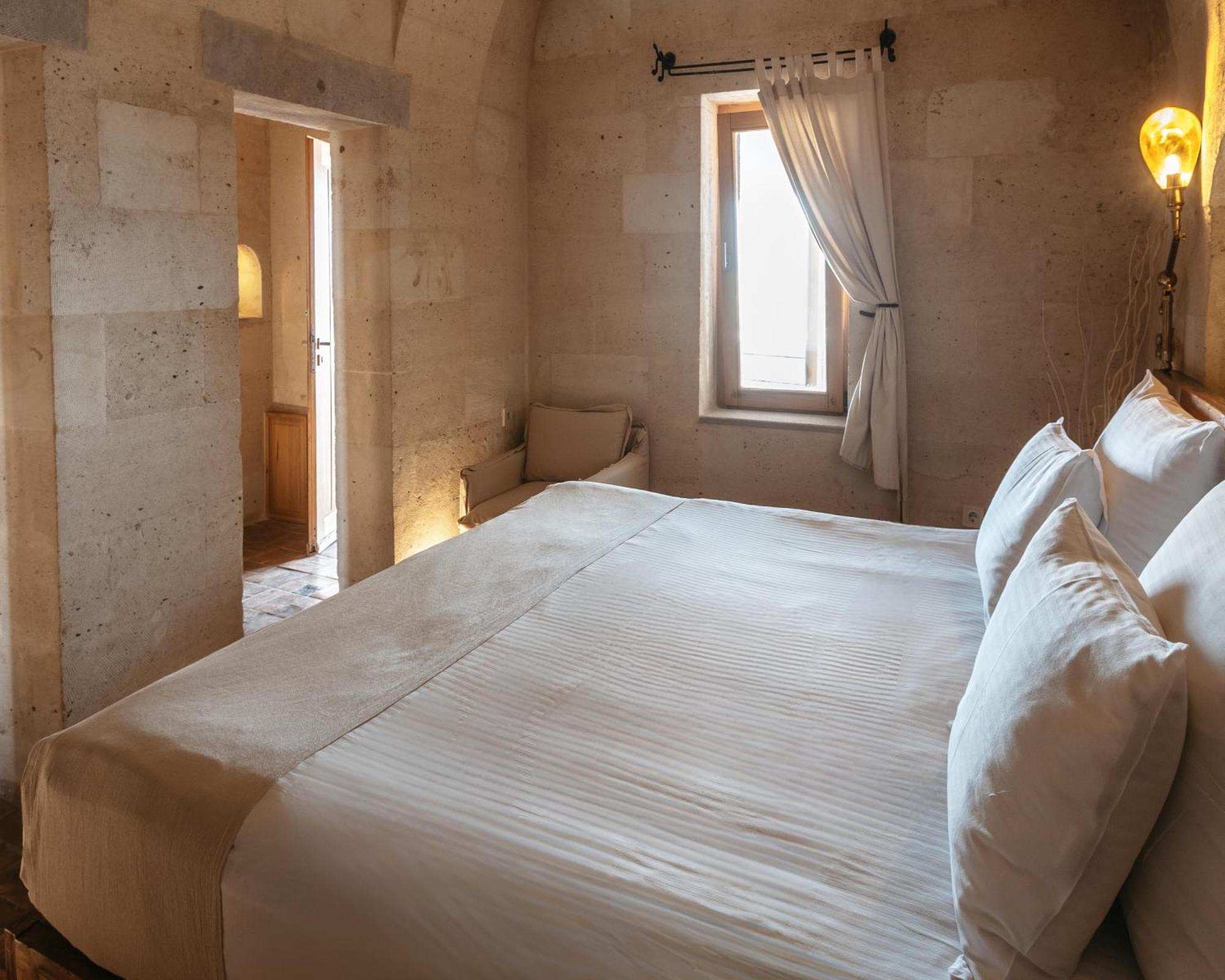 Millstone Cave Suites Hotel Учисар Экстерьер фото