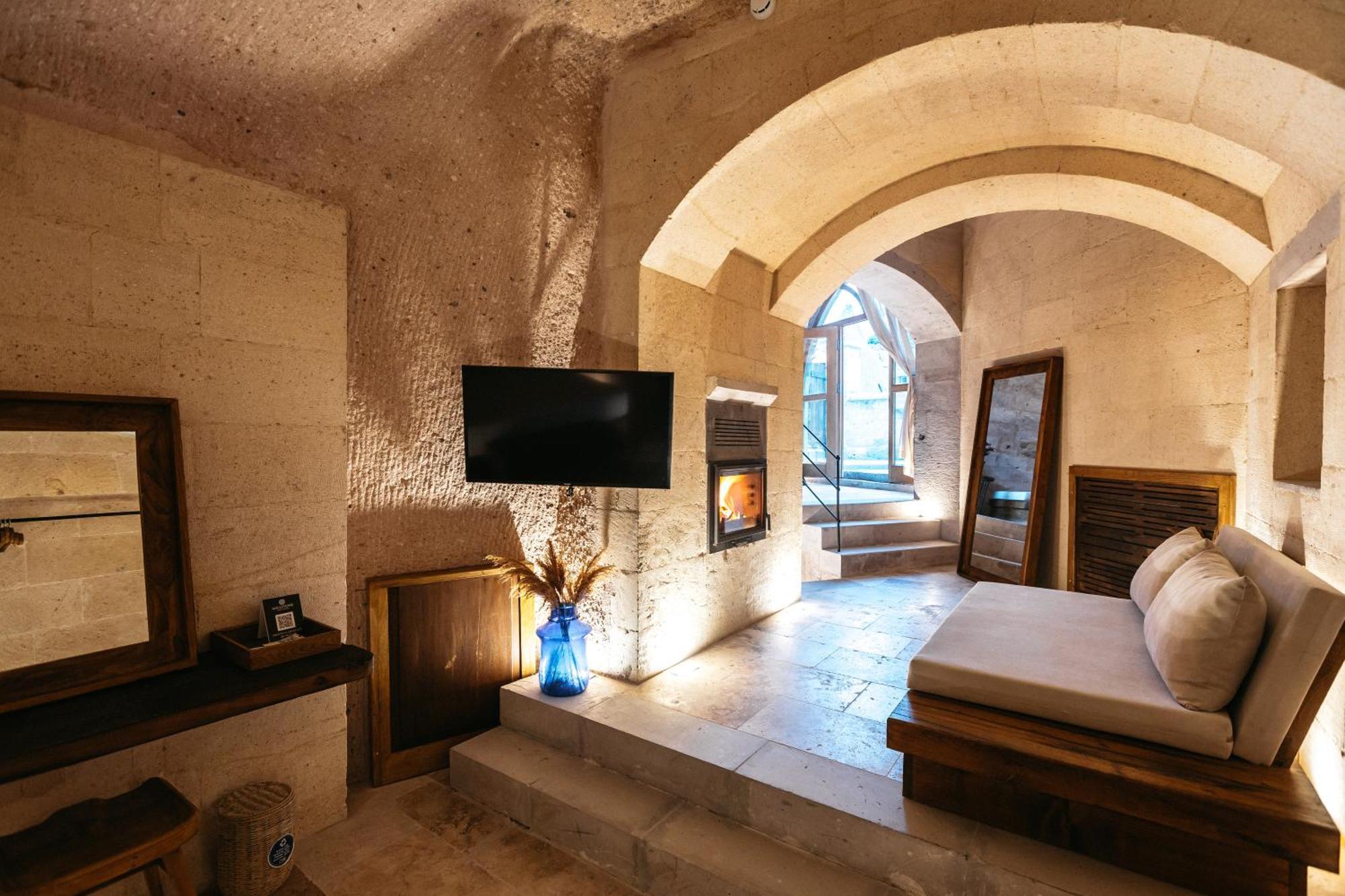 Millstone Cave Suites Hotel Учисар Экстерьер фото